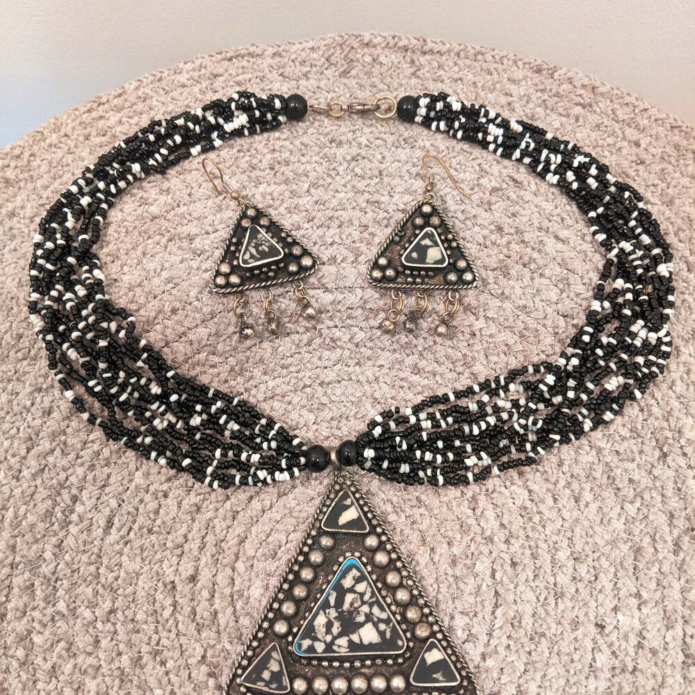 Necklace &Earings Beaded Multi Strand Triangle Pendant Onyx/Quarts Stone Blk/Wht